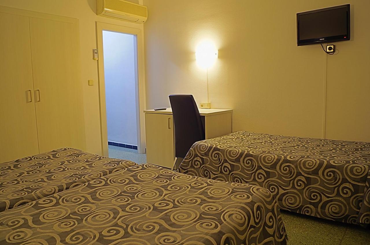 Hotel La Masia Pont de Molins Ngoại thất bức ảnh